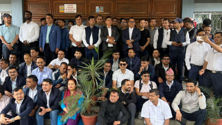 निजामती विधेयकको विरोधमा कर्मचारी आन्दोलित, सामान्य प्रशासन मन्त्रालयमा धर्ना