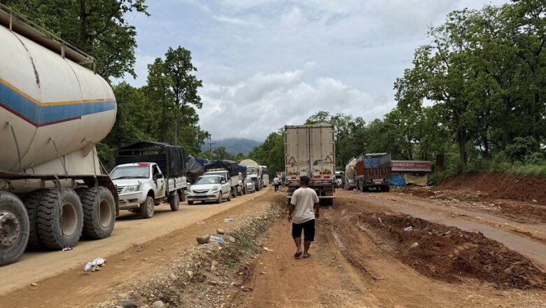 नारायणघाट–बुटवल सडक पूर्णरुपमा अवरुद्ध : वैकल्पिक मार्ग प्रयोग गर्न आग्रह