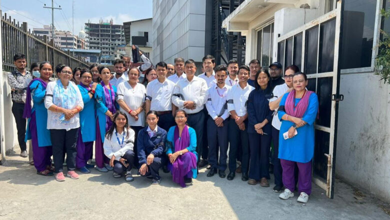 देशभरका कर्मचारी कालोपट्टी बाँधेर अनिश्चितकालीन आन्दोलनमा