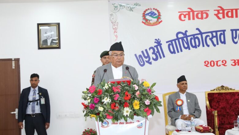 लोकसेवाले जिम्मेवारी निर्वाह गर्न र कर्मचारीले नागरिकलाई पहुँच दिनु जरूरी छ : राष्ट्रपति पौडेल