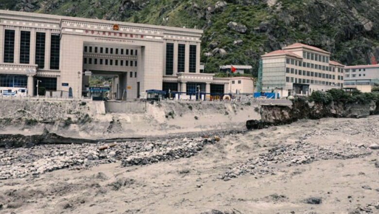 रसुवा बाढी:११ जनाको शव फेला, १७ अझै बेपत्ता