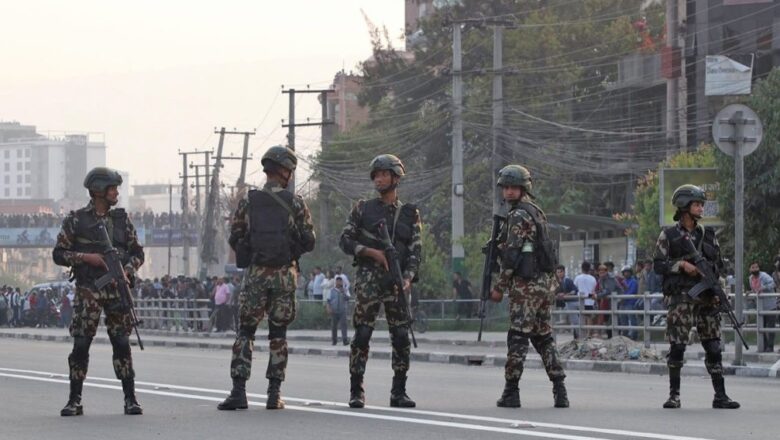 विना काम घरबाहिर ननिस्कन नागरिकलाई सेनाले ग¥यो आग्रह
