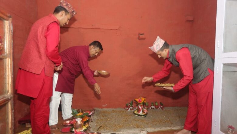 दसैँघरमा जमरा राखियो