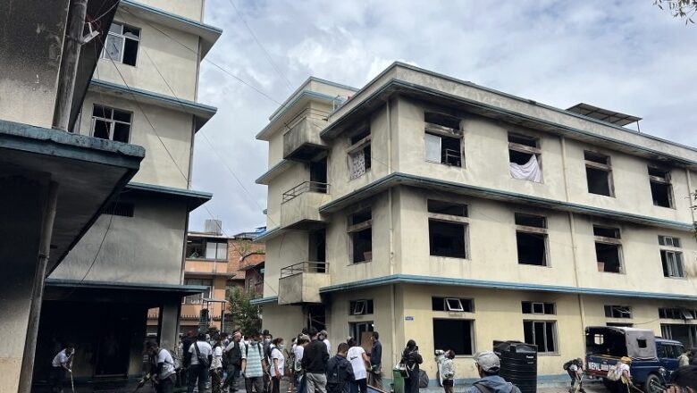हर्क साम्पाङका समर्थकले सफा गरे कालिमाटीको प्रहरी वृत्त