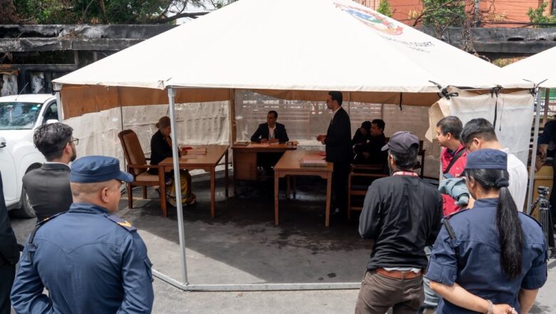 खुला आकाशमुनि पाल राखेर सर्वोच्चमा सुनुवाइ