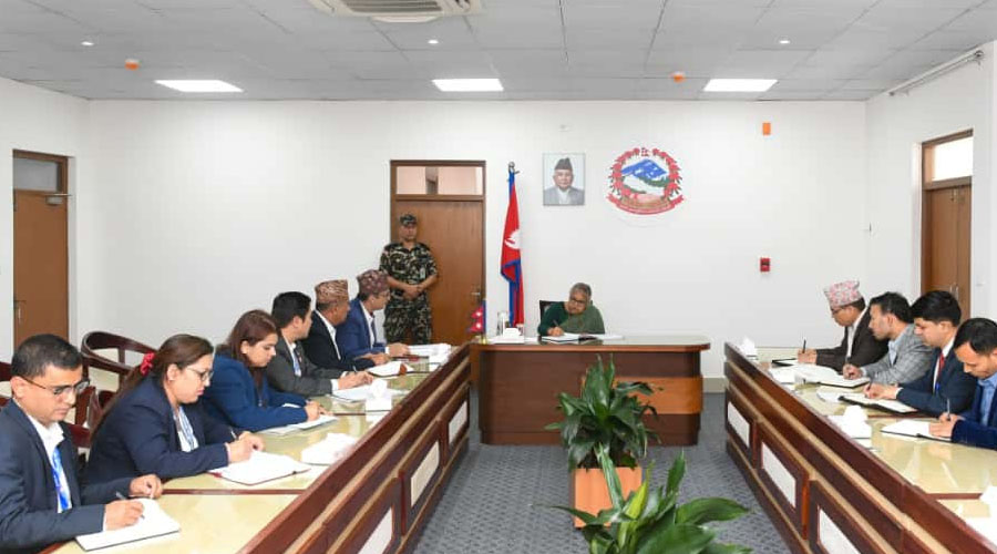 स्वास्थ्य सचिवलाई प्रधानमन्त्रीको निर्देशनः नर्सको समस्या तत्काल समाधान गर्नू