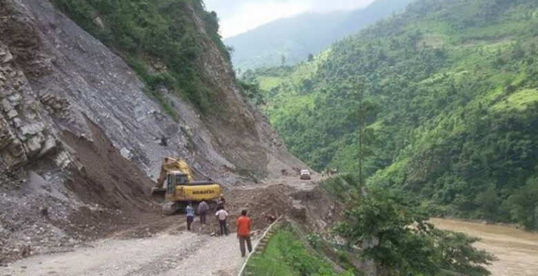 डुम्रे–बेँसीशहर सडक तीन दिन बन्द,उदीपुर ब्यारेकको क्षेत्रबाट सवारी साधन डाइभर्ट