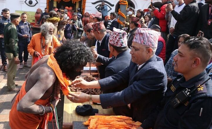 पशुपतिमा नागा बाबाको बिदाइ,कति दिइन्छ दक्षिणा ?