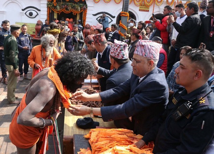 पशुपतिमा नागा बाबाको बिदाइ,कति दिइन्छ दक्षिणा ?