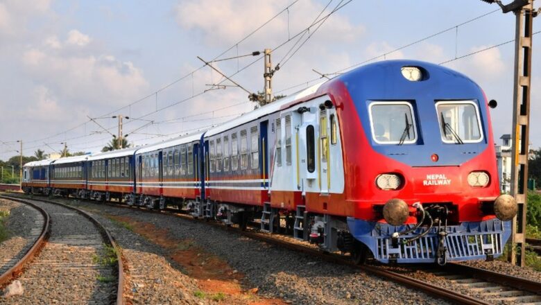 मुआब्जा विवादले रेल्वेको काम रोकियो