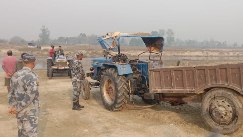 अवैध उत्खननमा संलग्न आठ ट्रयाक्टरसहित चालक नियन्त्रणमा