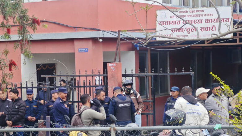 यातायात कार्यालय एकान्तकुनाबाट १५ बिचौलिया समातिए