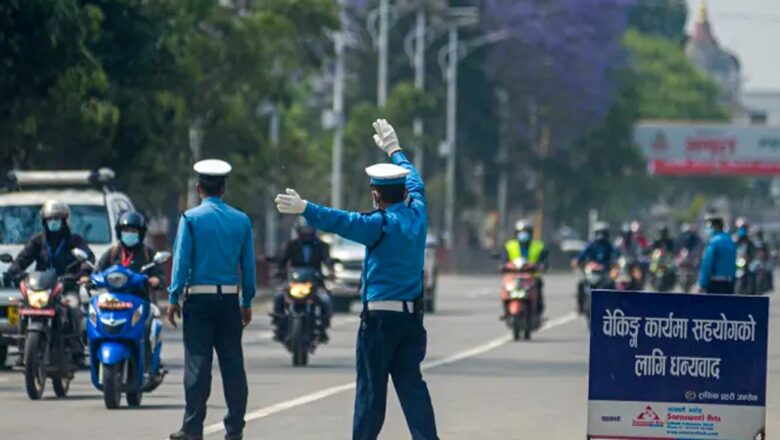 ड्युटीमा खटिएका ट्राफिक प्रहरीले अब हात मिलाउन नपाउने