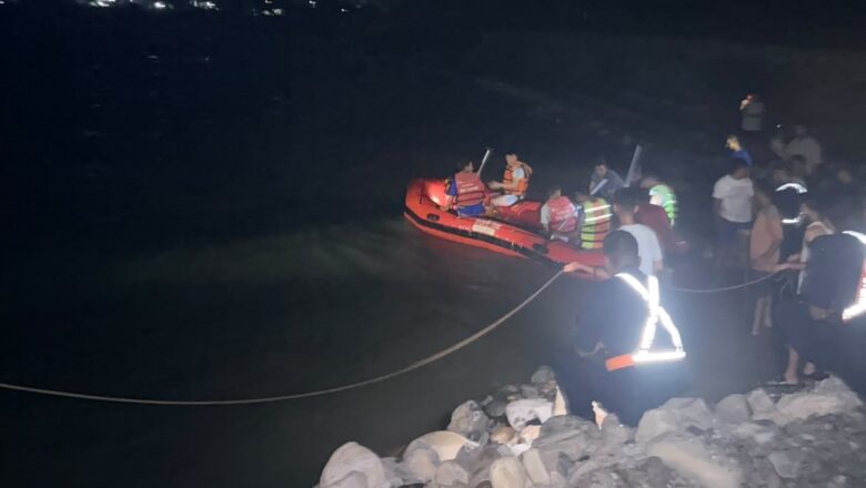 तनहुँमा झोलुङ्गे पुलबाट हाम फालेकी किशोरीको  उद्धार