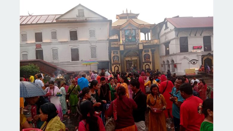 साउनको दोस्रो सोमबार देशभरका शिवालयमा भक्तजनको घुइँचो