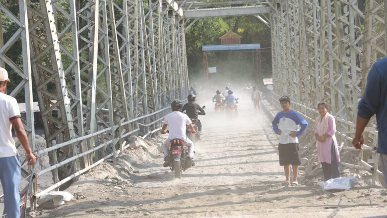 नेपाली सेनाले जडान गर्‍यो आरुघाटमा बेलीब्रिज